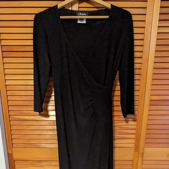 Robe - Picture 1 of 6